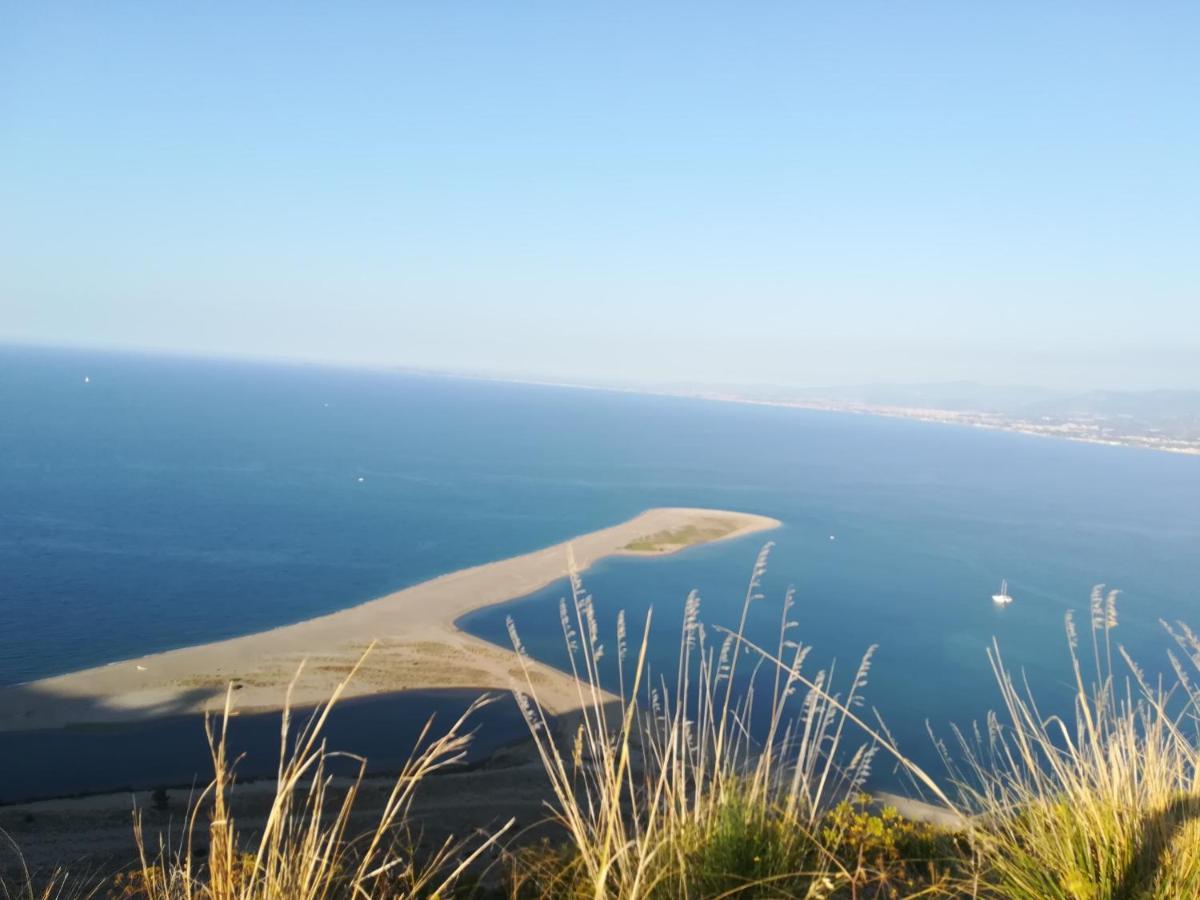 Giardino Sul Mare Bed & Breakfast Patti Luaran gambar